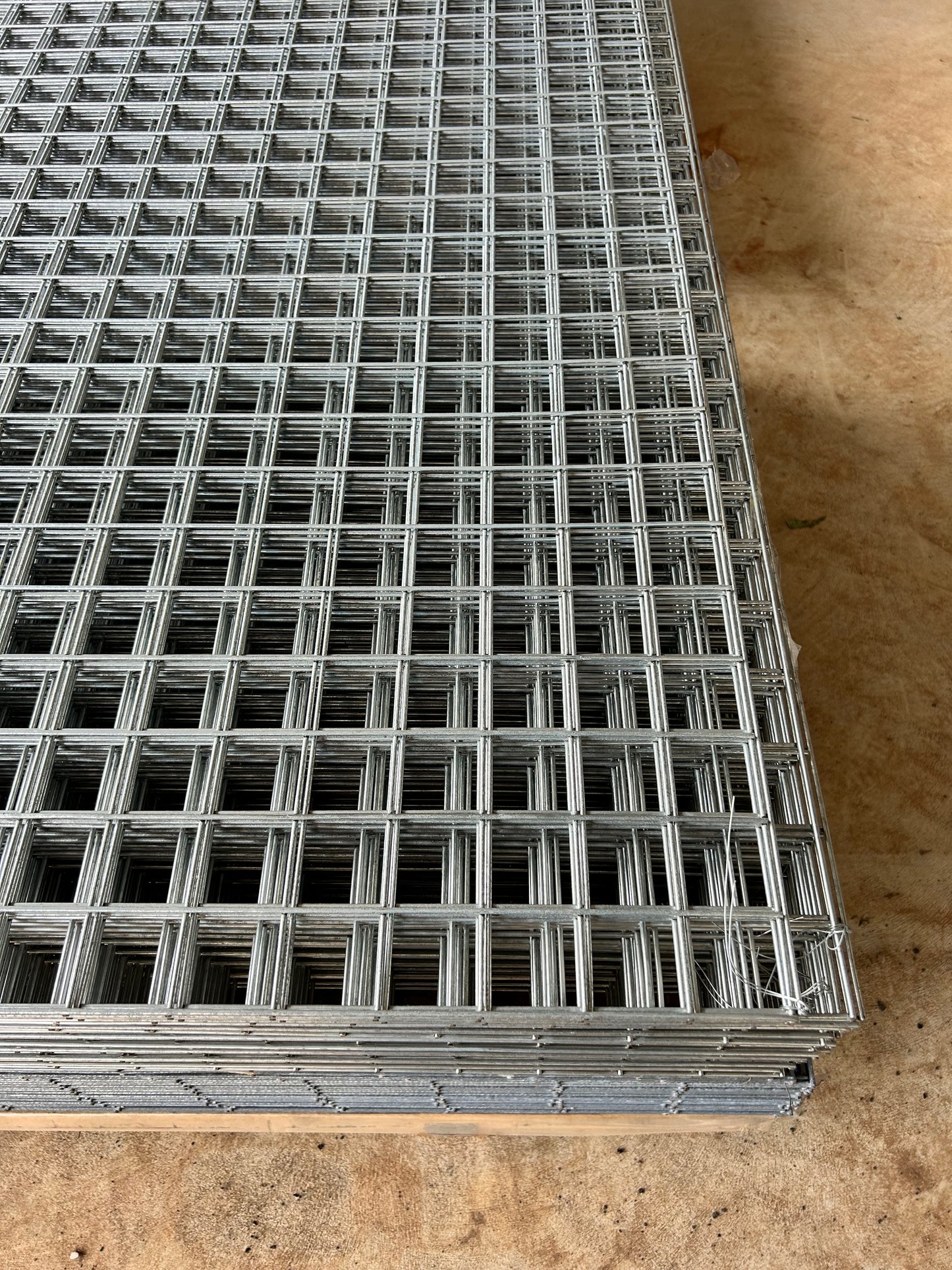 Galvanised Mesh 50x50 2400x1200 4mm thickness