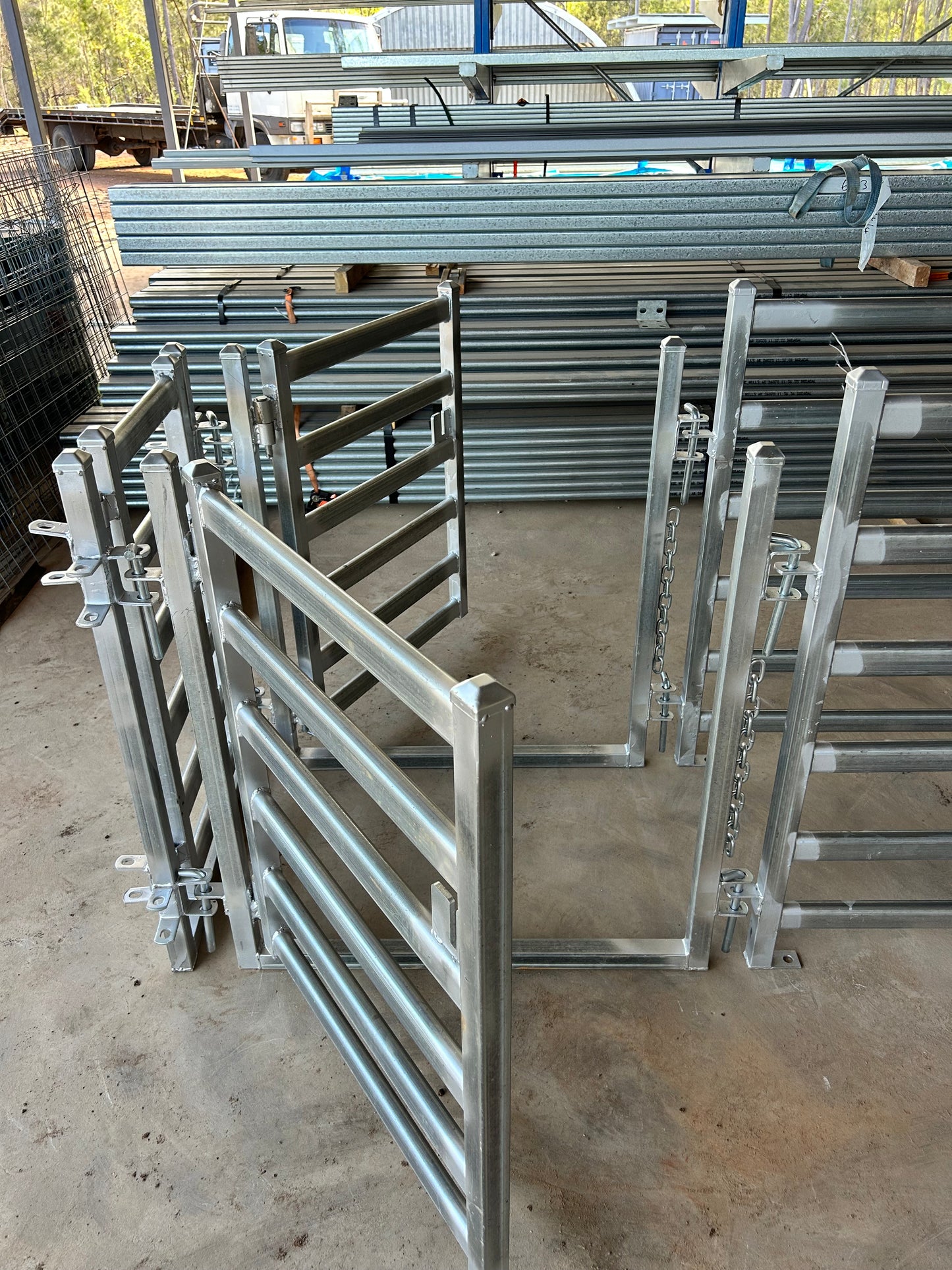 Sheep Race - 630mm L x 3270mm W x 1100mm H