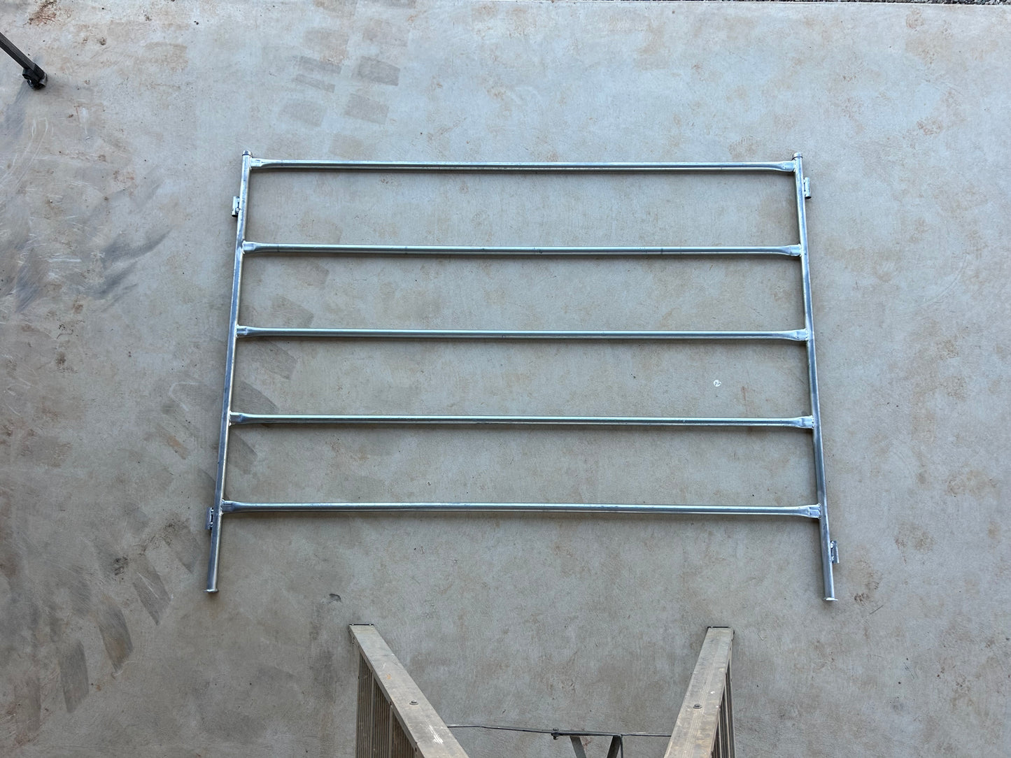 5 Rail Horse Panel - 1610mm H x 2100mm W